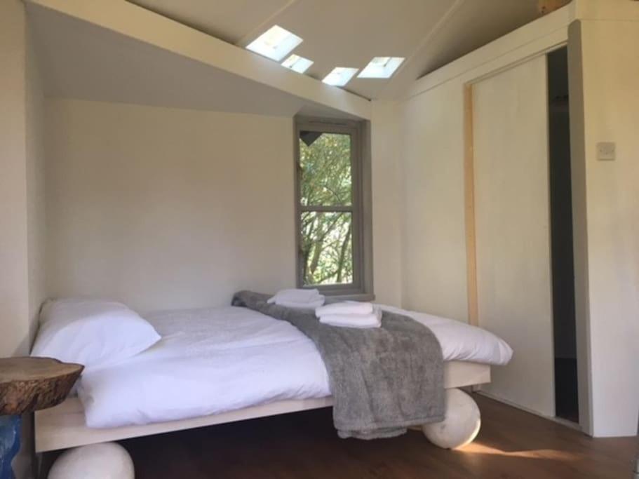 Begelly The Roundhouse - Unique Space Nestled In The Trees מראה חיצוני תמונה